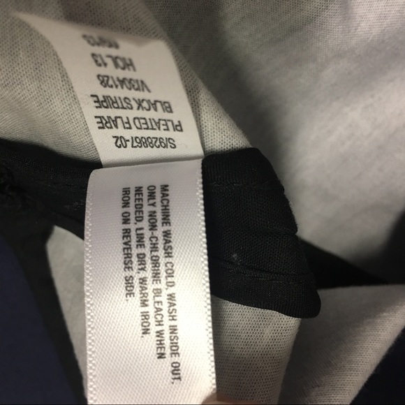 ๐ฟ GAP black and navy pleated a line skirt - Picture 10 of 10